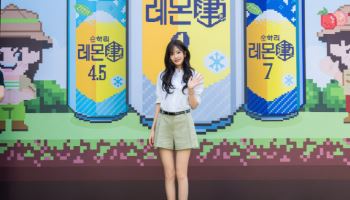 아이브 안유진, ‘순하리찐 아일랜드’ 체험형 팝업스토어 방문… 브랜드 콘텐츠 체험