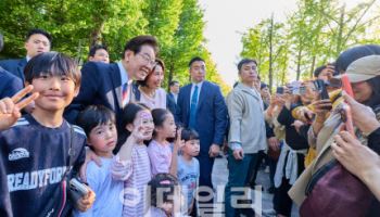 李대통령 부부, 어린이대공원 방문해 '깜짝 소통'