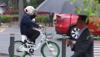 전국 대체로 흐린 하늘…중부지방 봄비 '솔솔'[내일날씨]