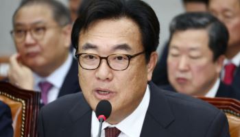  '尹비서실장 출신' 정진석 "후보 신청 철회하겠다"