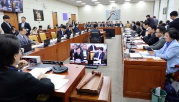월드컵·올림픽 지상파 중계 의무화…과방위, 방송법 개정안 의결
