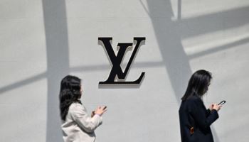 유럽 수출 효자의 배신…명품·자동차 안 팔린다