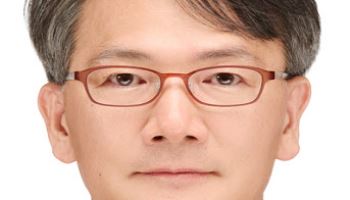 DNA로 가족 찾고, 영상으로 편견 깼다…입양 유공자 15명 포상