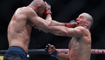 스트릭랜드, '무적' 치마예프 잡았다...UFC 미들급 왕좌 탈환