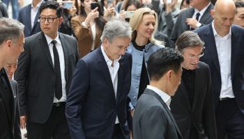 아르노 LVMH 회장 방한…첫 행선지는 신세계百 본점
