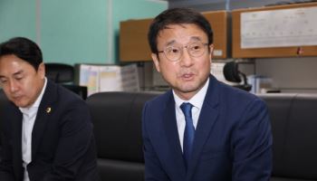 전북 찾은 한병도 "김관영 당선되면 전북 발전 협의 안할 건가" 묻자