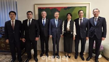 외교장관, 중앙亞 5개국 주한대사단과 만찬…9월 정상회의 논의