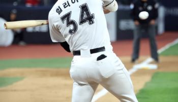 KT, SSG에 14점 차 대승… 선발 전원 안타·득점으로 선두 질주