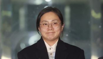 '매니저 갑질·주사이모 논란' 박나래, 3차 경찰조사 출석