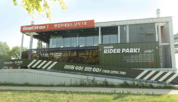 한강서 만난 '라이더·맥주' 편의점…이마트24, 이색점포 승부