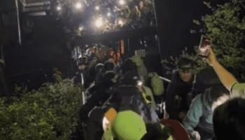헤드랜턴 켠 채 새벽 3시 '오픈런'…설악산에 1만6000명 몰렸다