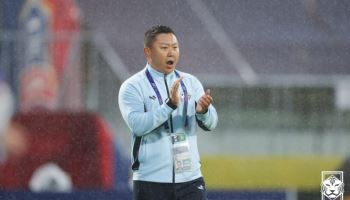 ‘공동 응원’ 본 北 리유일 “주민들이 축구에 대한 관심 높은 거 같다”