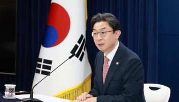 금융위, 외국인 통합계좌 ETF 문도 연다…이억원 "韓 시장 접근성 높일 것"