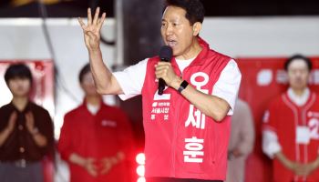 오세훈 "서울만은 반드시 지켜야"…청계광장서 "4년 더 달라" 호소