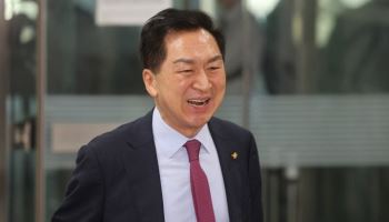 '김건희 로저비비에 선물' 김기현 의원 측, 첫 공판서 혐의 부인