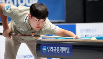 '3쿠션 차세대 기수' 김준태,  '헐크' 강동궁 꺾었다...PBA 8강 진출