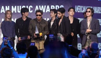 돌아온 BTS, '아메리칸 뮤직 어워즈'서 두 번째 대상 수상