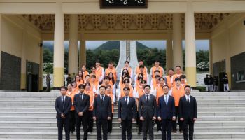 한화이글스 등 한화그룹, 대전현충원 현충탑 참배 및 묘역 정화활동