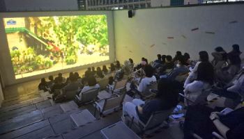 별빛 아래 영화 산책…"금요일 옥상에서 만나요"[르포]