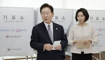 李대통령 사전투표 중 기표소 나와 문의…장동혁 "탄핵사유"