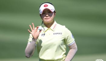 1타 차 선두 나선 유현조, 시즌 2승 기회…"장타 앞세워 공격적으로"