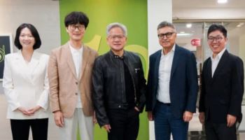 젠슨 황, 8일 네이버 ‘1784’ 찾는다…산업용 피지컬 AI 동맹 강화