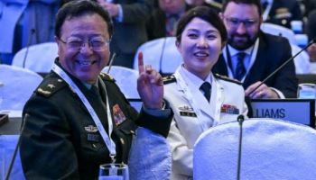 중국, 샹그릴라서 미국과 온정적 기류…일본엔 ‘재군사화’ 비판