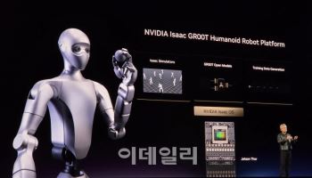 젠슨 황, '피지컬AI' 실전 배치 선언…현대차와 로보택시 상용화 협업