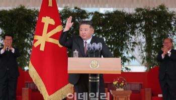 김정은, 당 간부학교 방문…내고향·U-17 축구팀 경기 관람도