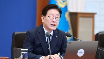 李대통령 “검찰도 무오류 함정 빠지면 안 돼…잘못하면 사과·취소해야”