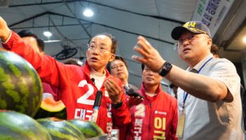 김부겸 "정부 움직일 유능 시장" VS 추경호 "경제부총리 지낸 경제통"