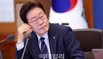 李대통령 "부동산 비싸도 너무 비싸"…이날만 네 번째 투표 독려