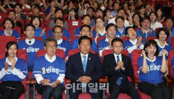 "점점 커지는 환호성" 들썩이는 與 상황실…정청래는 시종 무표정[6월선거]