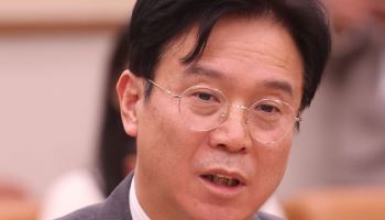노동장관 "AI 반도체 초과이익, 협력사와 나눠야…명백한 재투자"