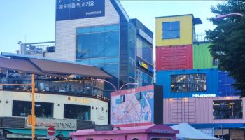 "젠슨 황 보고 싶어요"…불금 홍대서 ‘형님회동’ 시작 전부터 인산인해