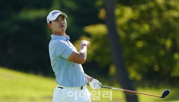 잘 나가는 최찬, 루키 안지민…KPGA 선수권 공동선두로 반환점