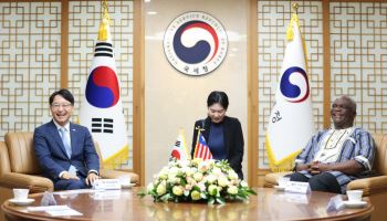 ‘선박왕이자 체납왕’ 권혁 잡으러…국세청, 라이베리아와 손잡았다
