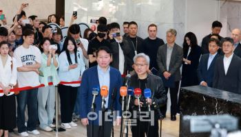 젠슨 황 "SK하이닉스는 최대 메모리 파트너…투자 규모 훨씬 커질 것"(상보)