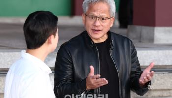 젠슨 황 “SK하이닉스 캐파 두 배도 부족…韓 AI 생태계 전방위 협력”