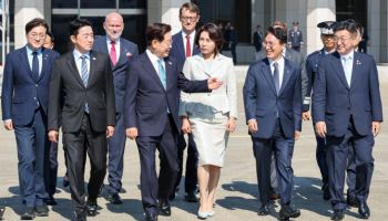 李대통령 유럽 순방길 올랐는데…정청래 등 여권 지도부 환송 불참, 왜