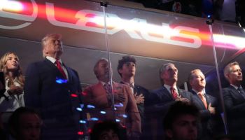 NBA 파이널 찾은 트럼프, 전광판 등장하자 야유 쏟아져