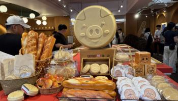 “아이스크림 아니었어?”…43살 돼지바, 샤로수길 빵집 됐다[르포]