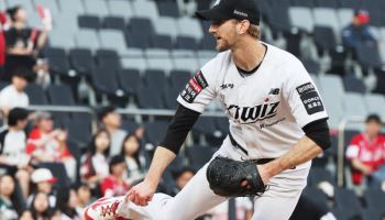 KT 선발진 비상...다승 공동 1위 보쉴리, 어깨 부상 장기 이탈