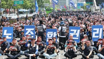 총파업 불 지피는 완성차 노조…"로봇 도입에 고용 보장하라"