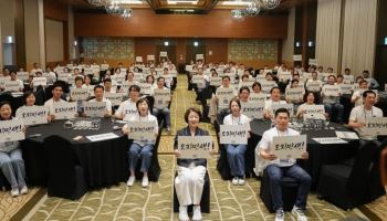 "2년 안에 성과 내자" 추미애, 지방의회와 어깨 나란히