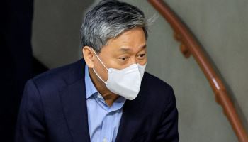 '배임 혐의' 김성수 전 카카오엔터 대표, 2심도 무죄