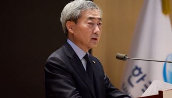 신현송 "환율, 외국인 주식자금 유출로 높은 수준…점차 안정화될 것"