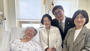 최불암 문병 나선 최휘영 장관… "특유의 '파하' 웃음 여전"