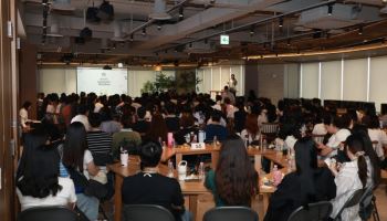 스벅 임직원 전원 '역사교육' 받는다…22일 전매장 조기 영업종료