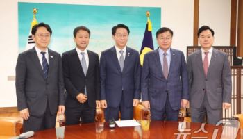 조정식 “24일까지 상임위 명단 제출하라”…민주 “절차대로”·국힘 “강압적”